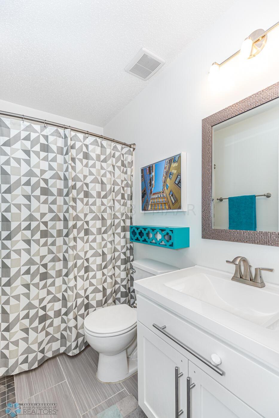 Main Floor Full Bath