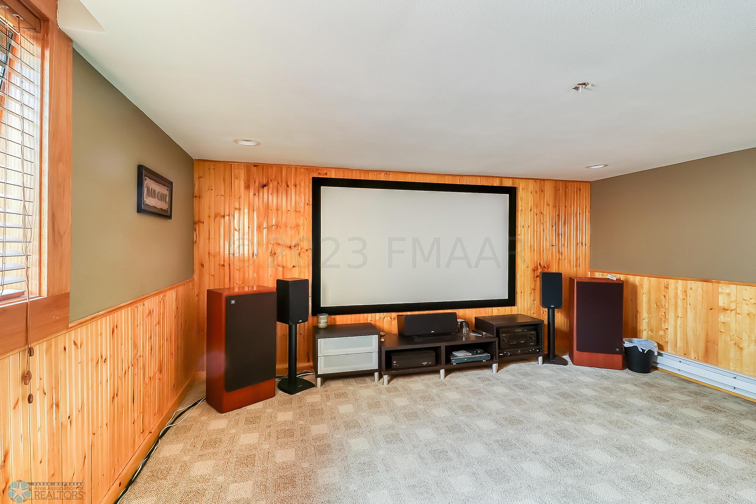 Basement Familyroom1_2
