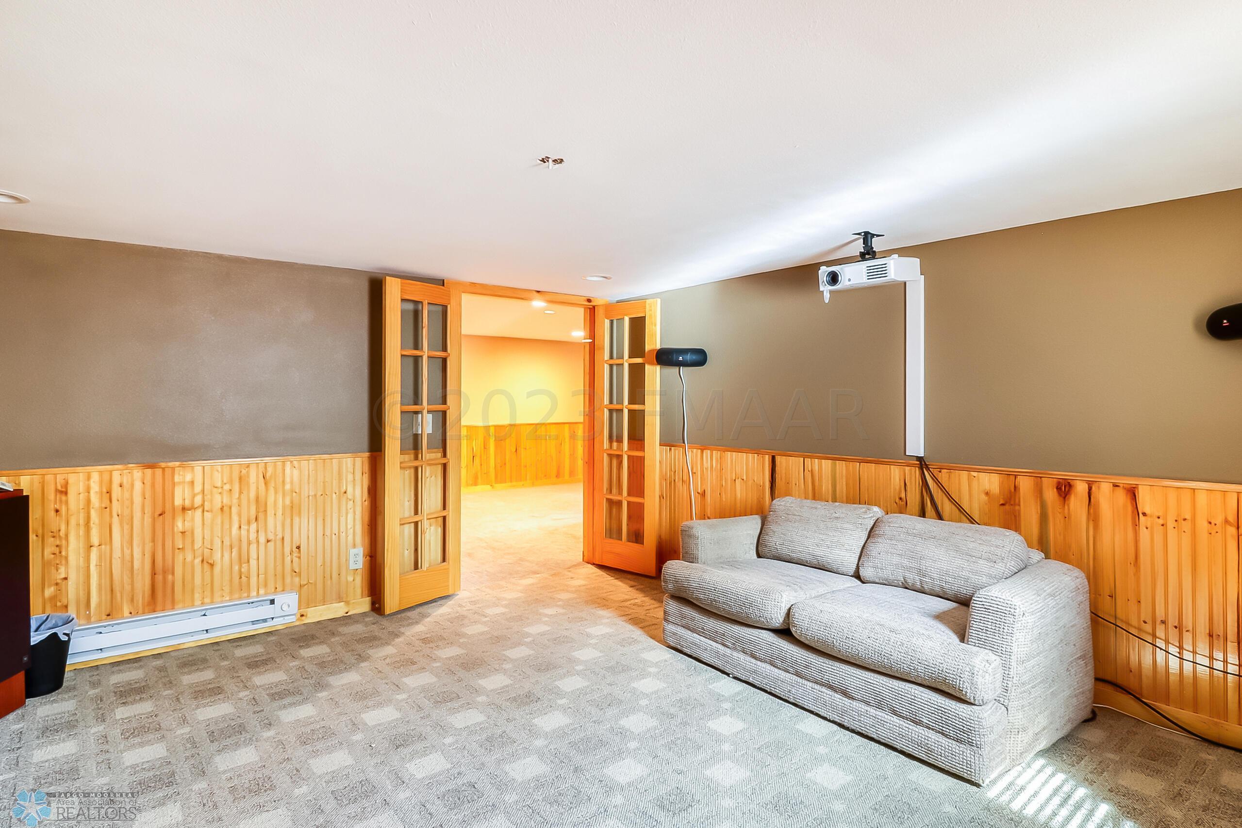 Basement Farmilyroom1_3