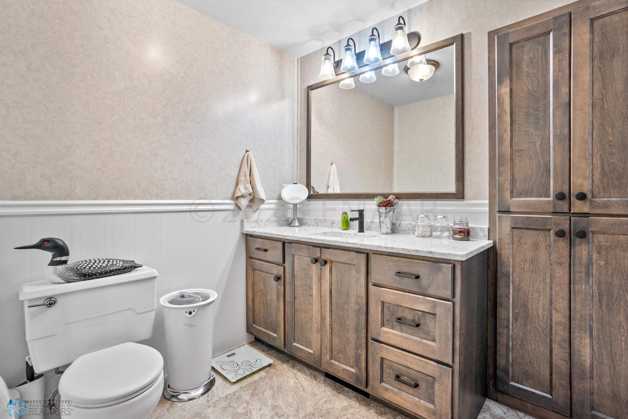 2nd Floor Full Bathroom