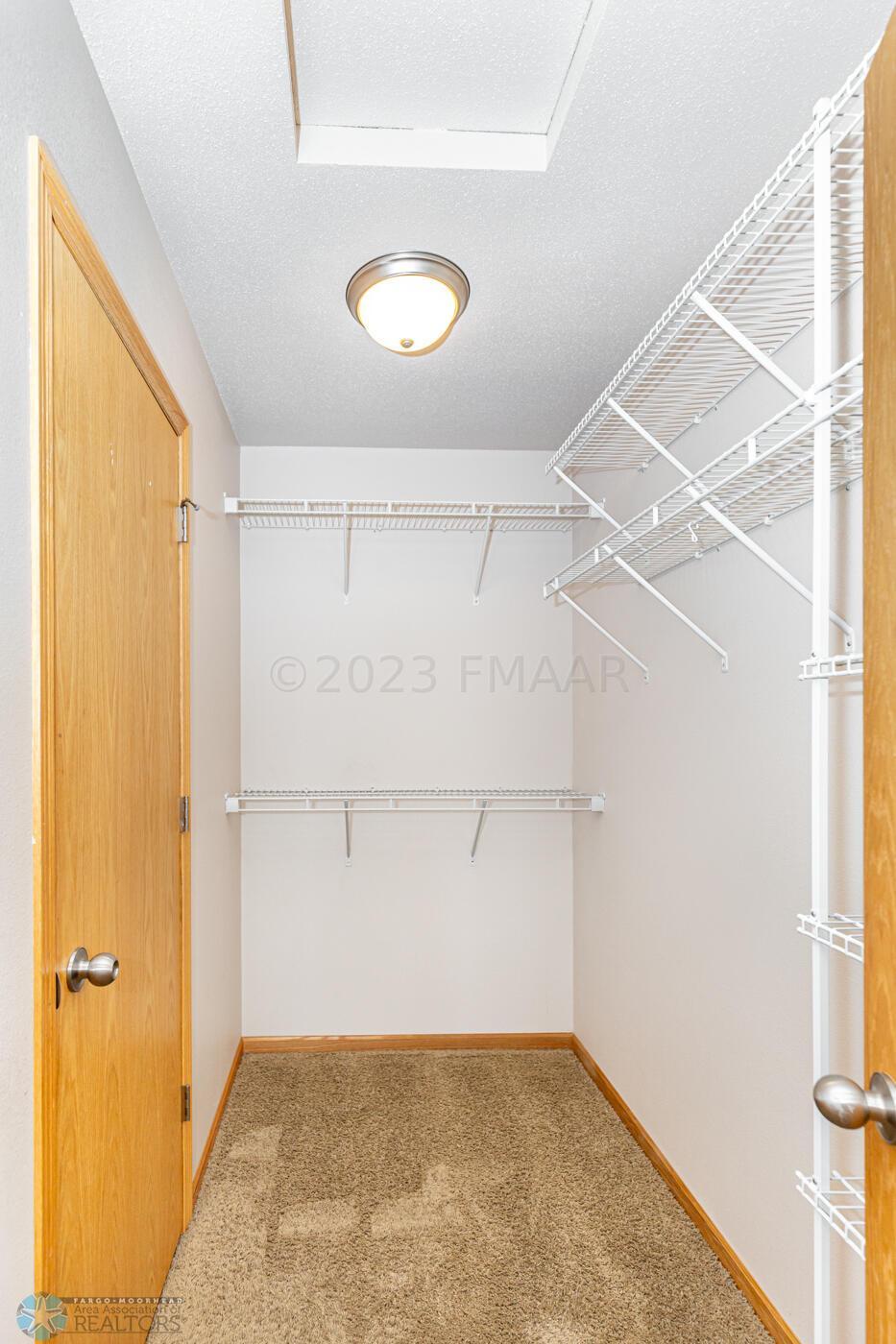 Walk-In-Closet