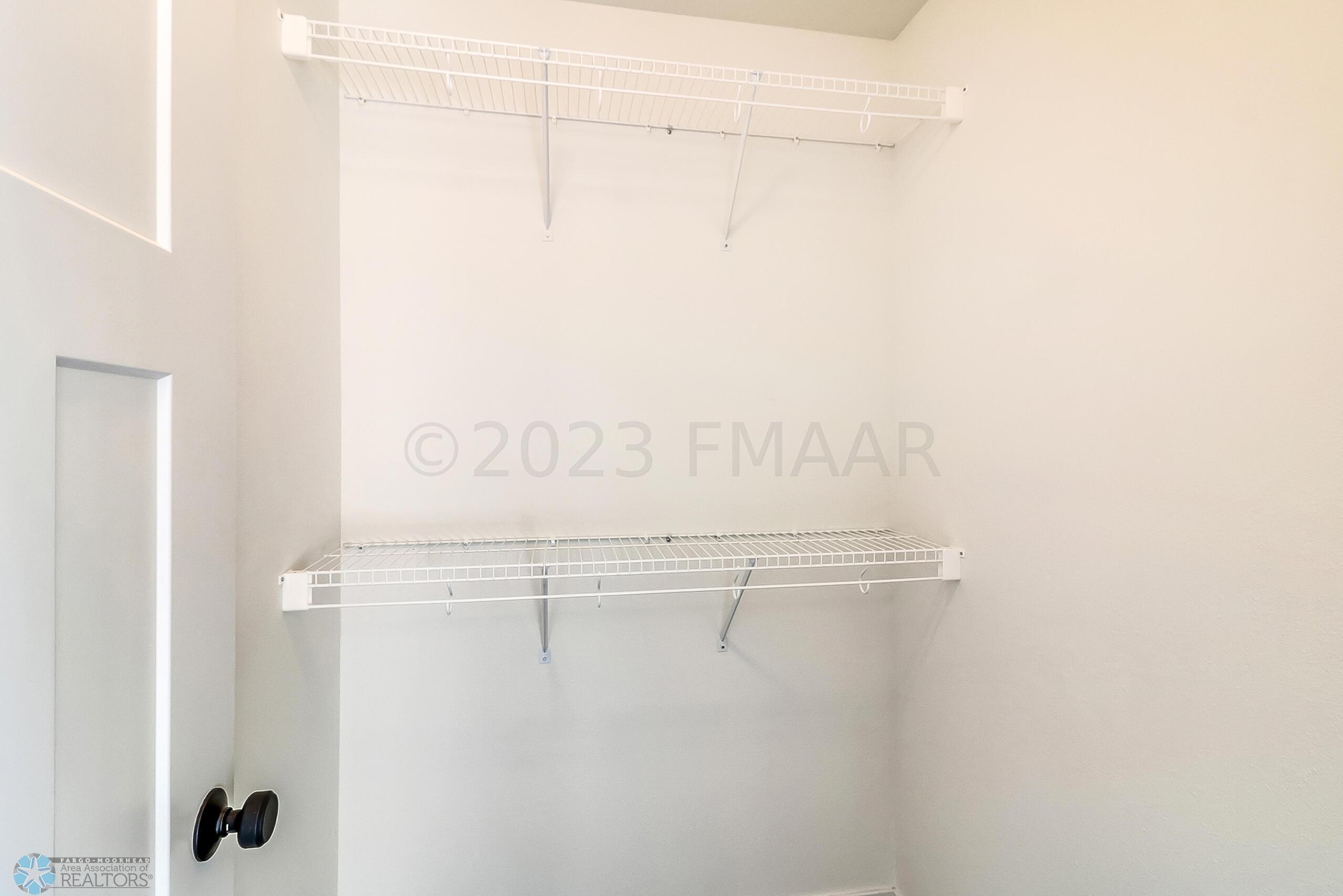 Bedroom2_closet