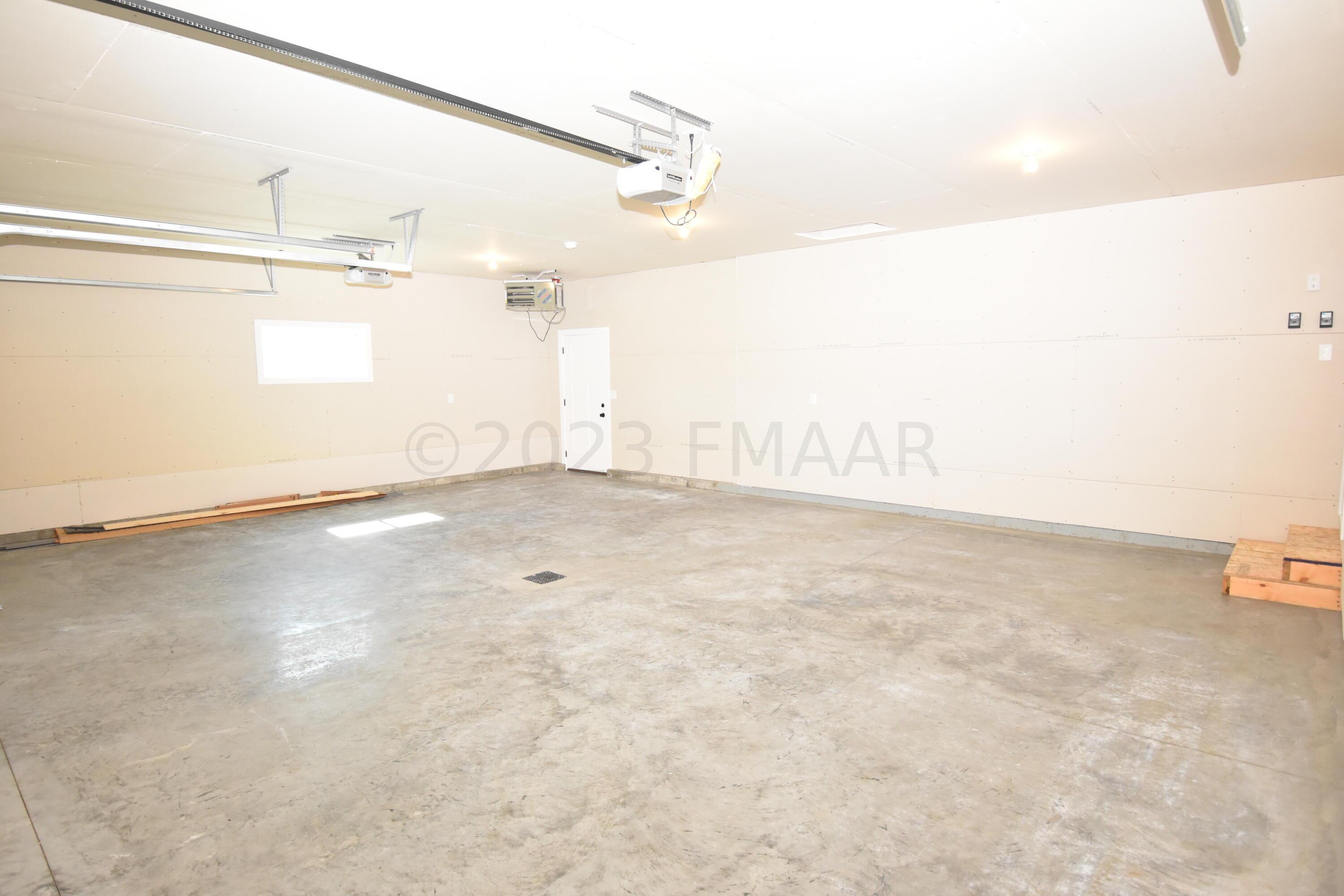 Heated Garage w/ Drain
