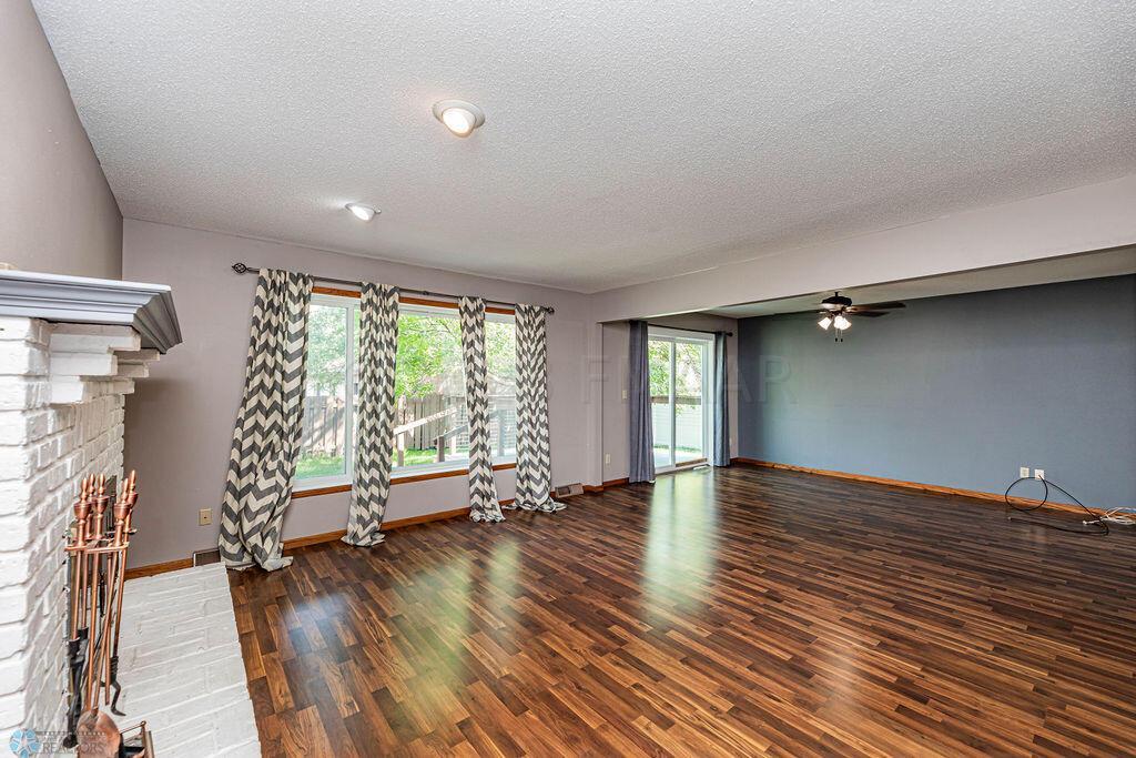 Living Room/Dining