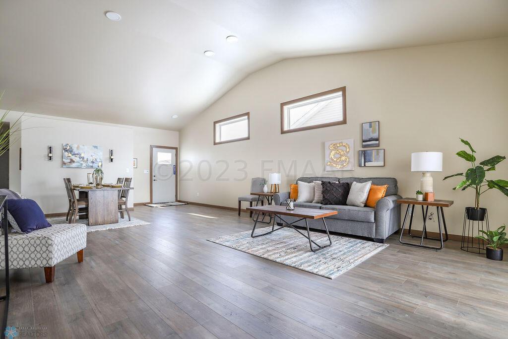 529 Westview Ln E, West Fargo