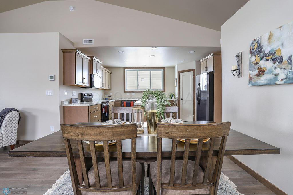 529 Westview Ln E, West Fargo