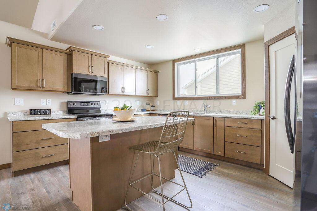 529 Westview Ln E, West Fargo