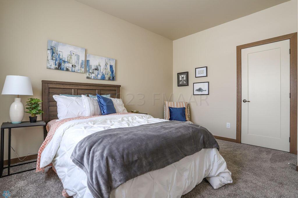 529 Westview Ln E, West Fargo