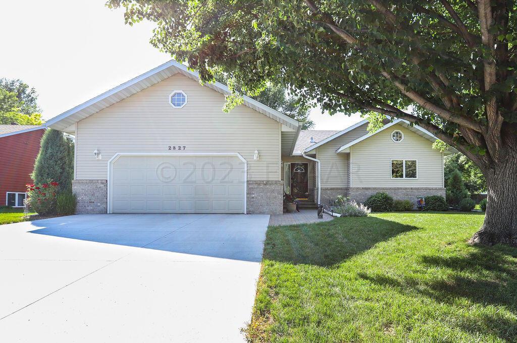 2827 30th St S, Moorhead