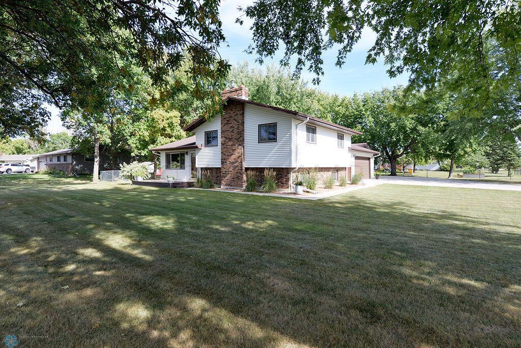1204 62nd AVe N Moorhead