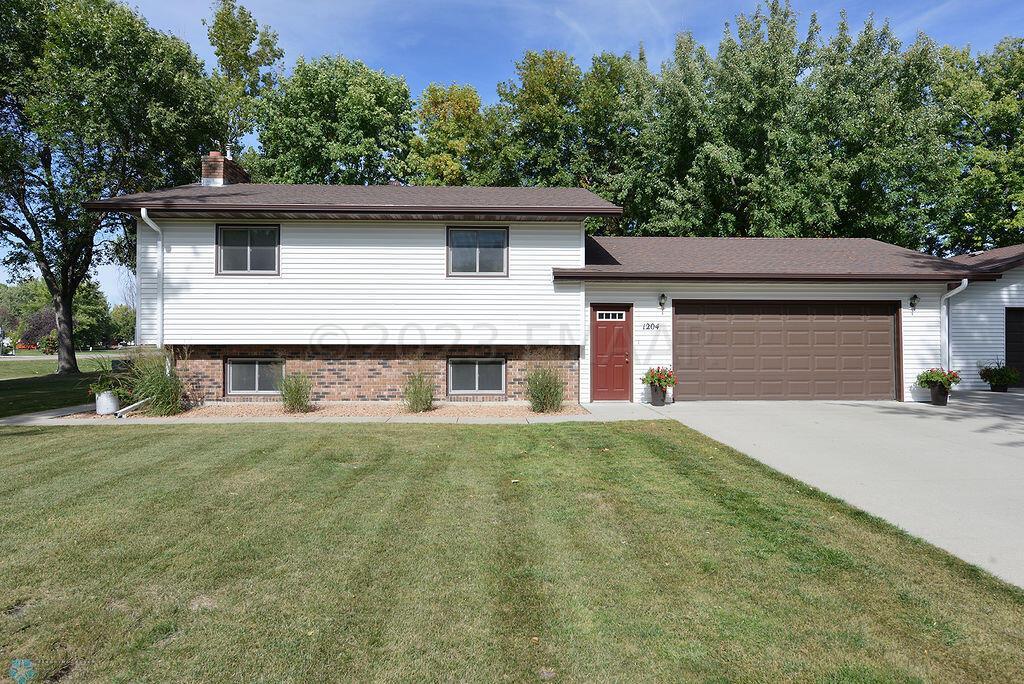 1204 62nd AVe N Moorhead
