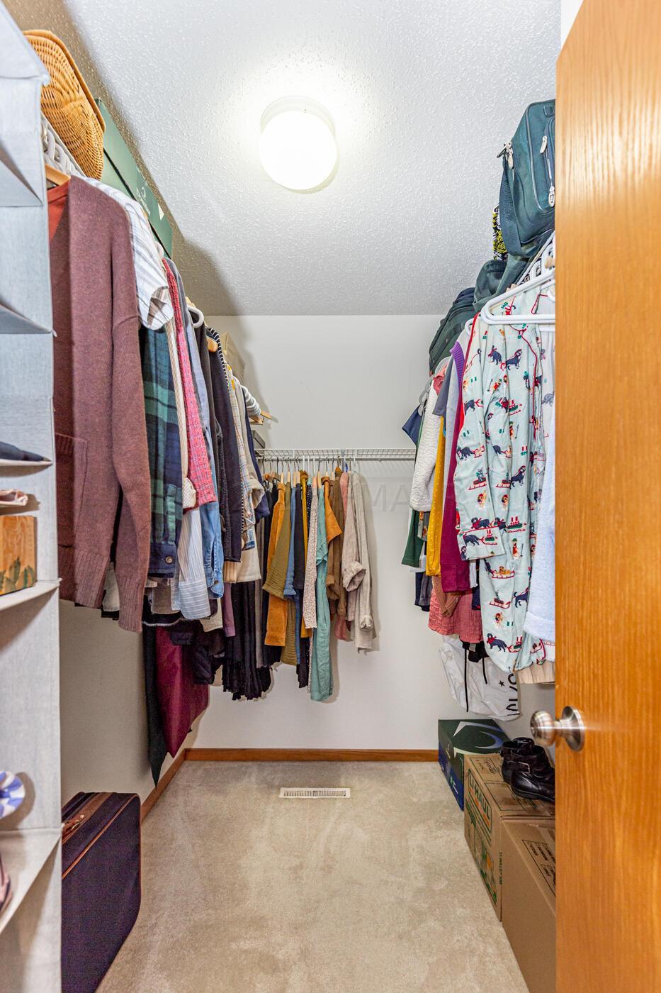 Walk-In-Closet