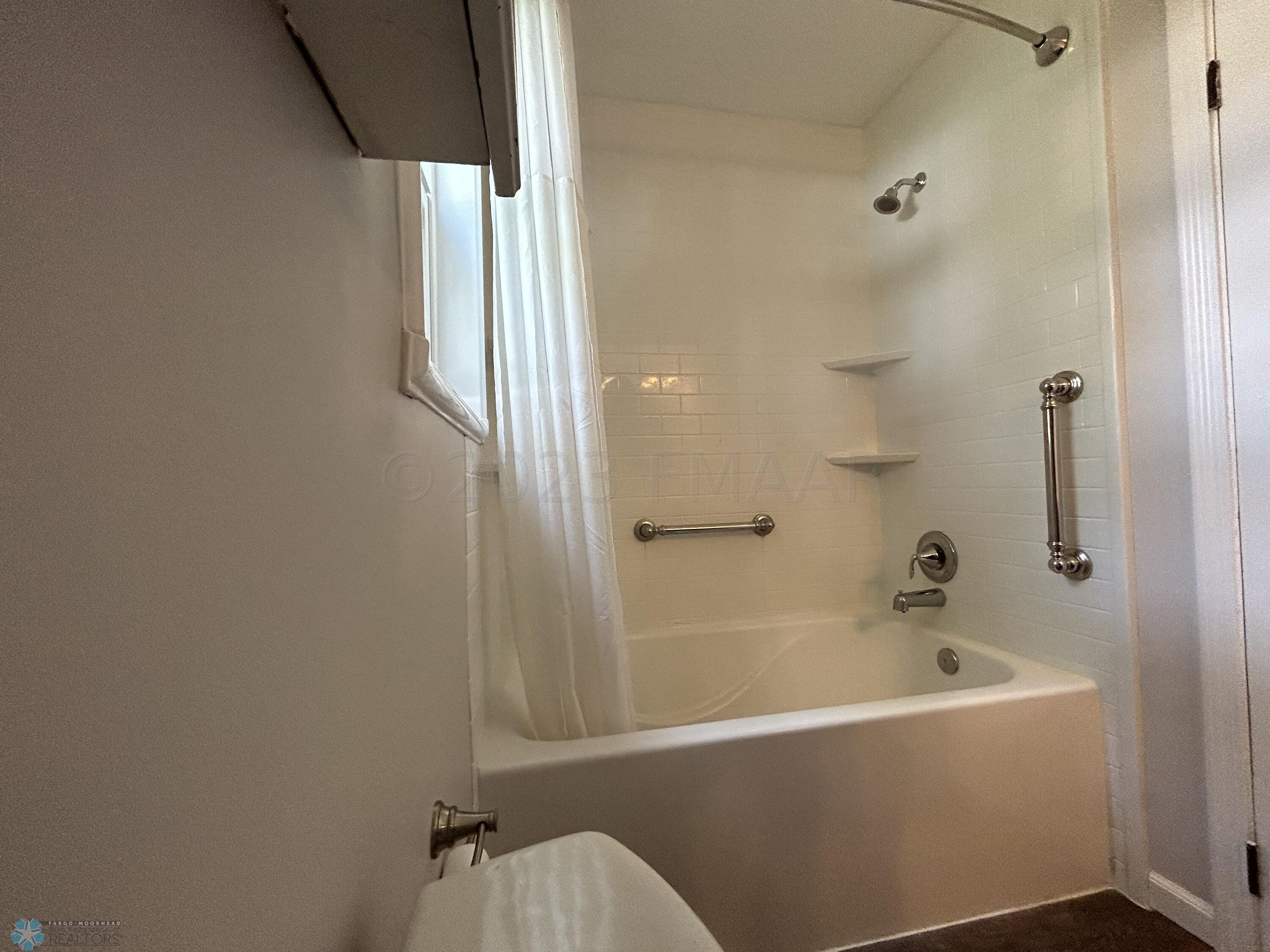 Bathtub/ Shower