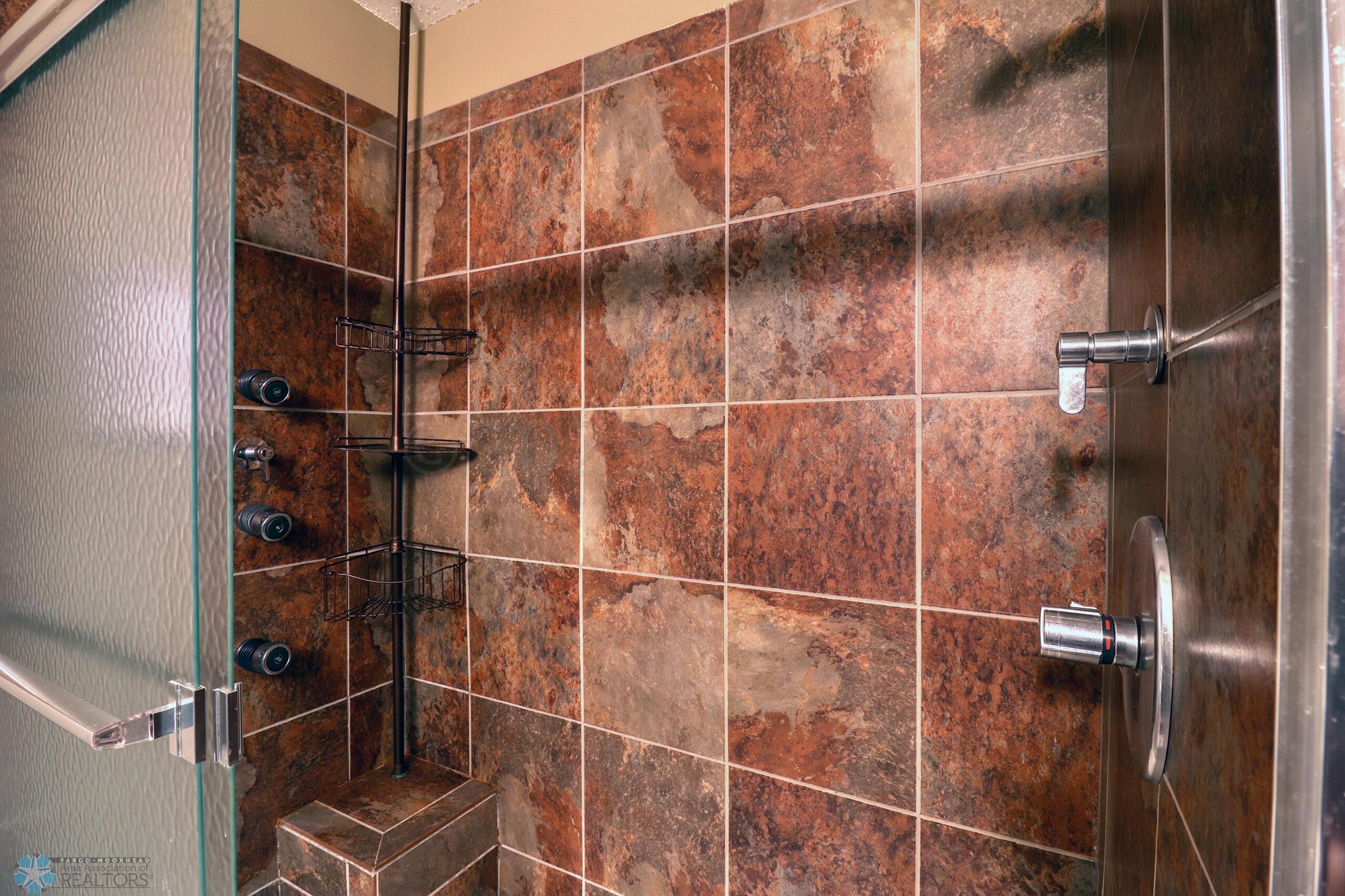 Master Bathroom1_3