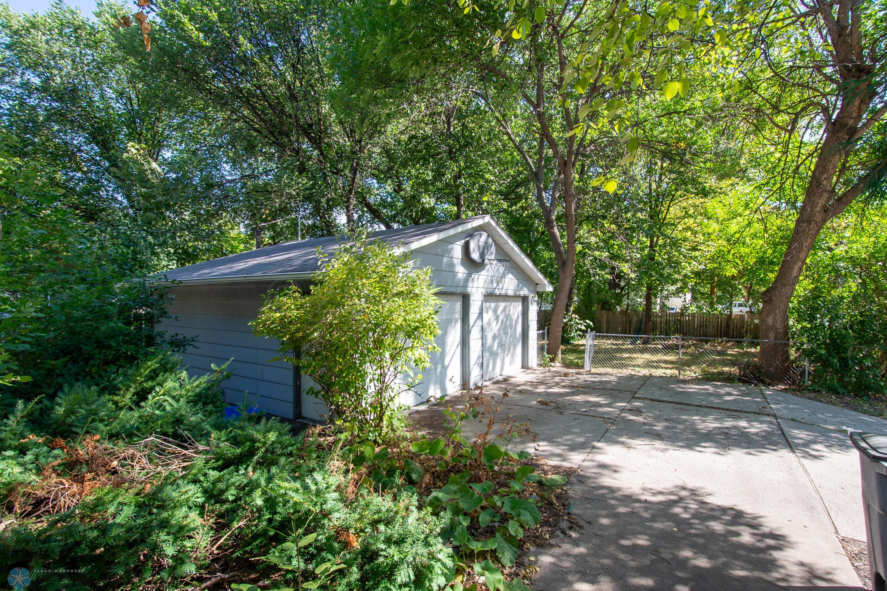 Garage/Yard
