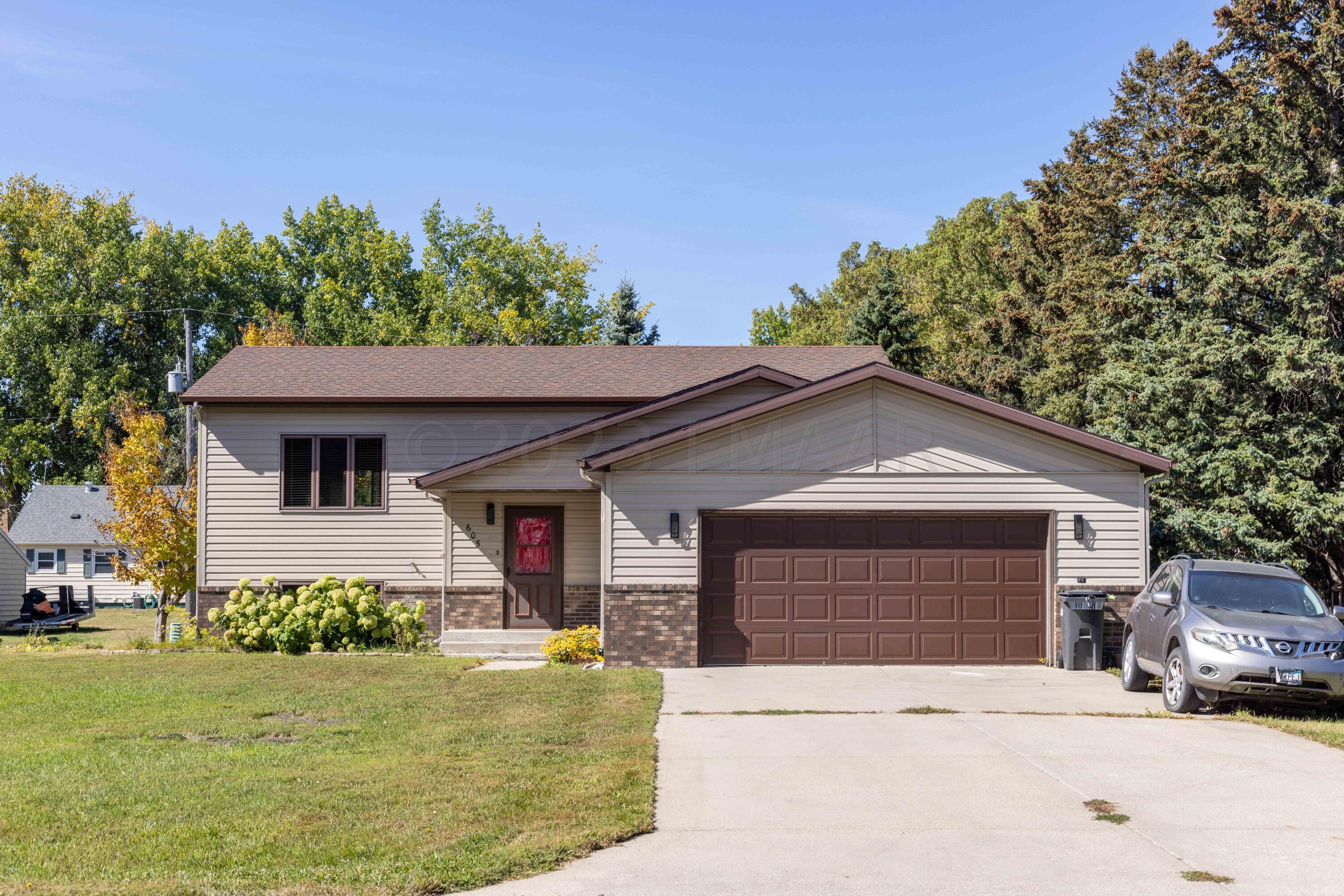 605 Lund Ave