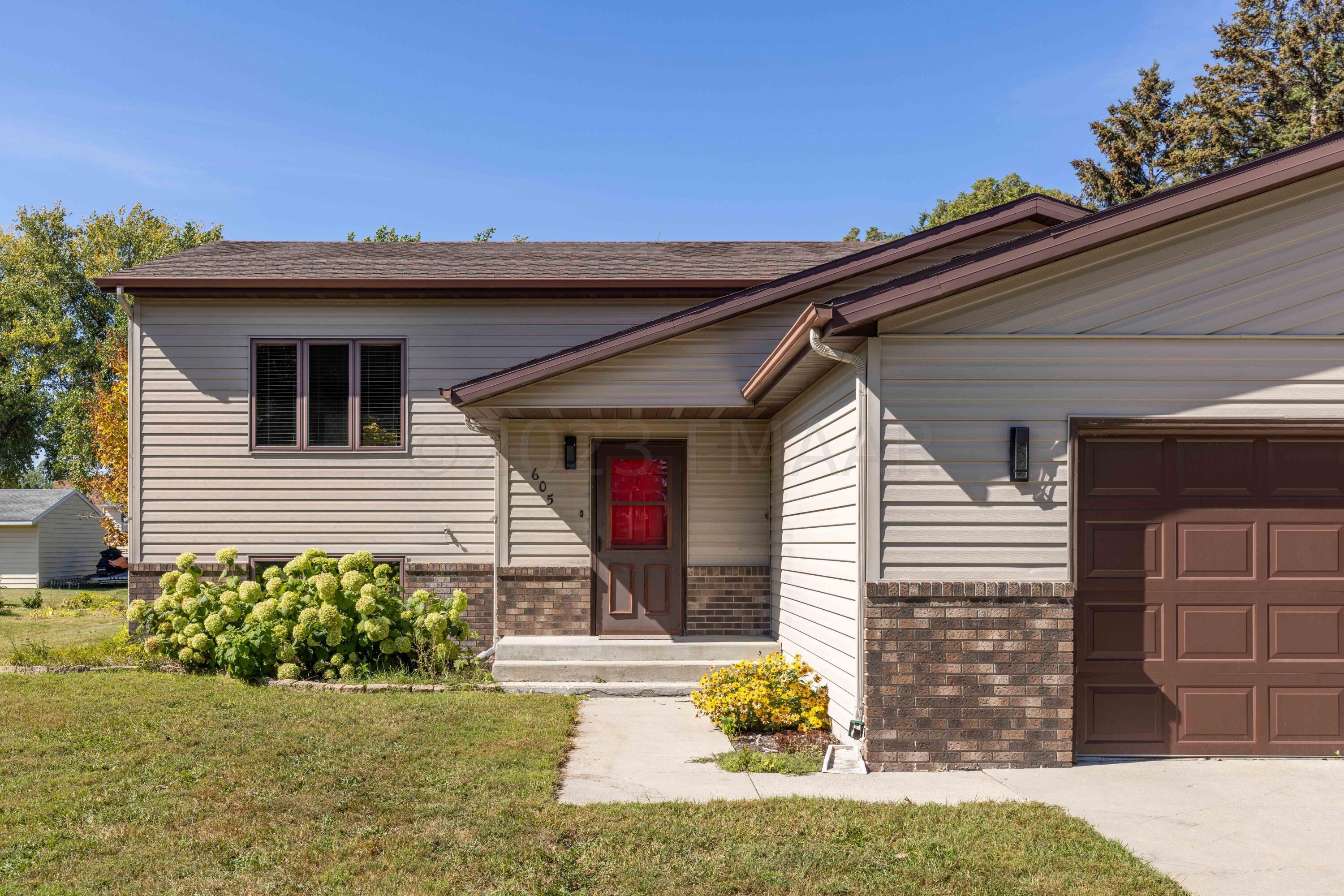 605 Lund Ave