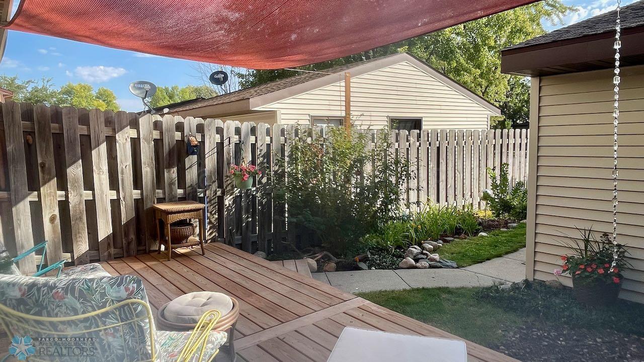 (5) Front Porch