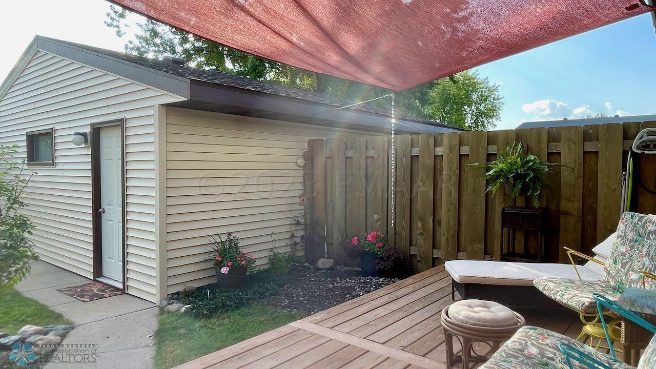 (6) Front Porch