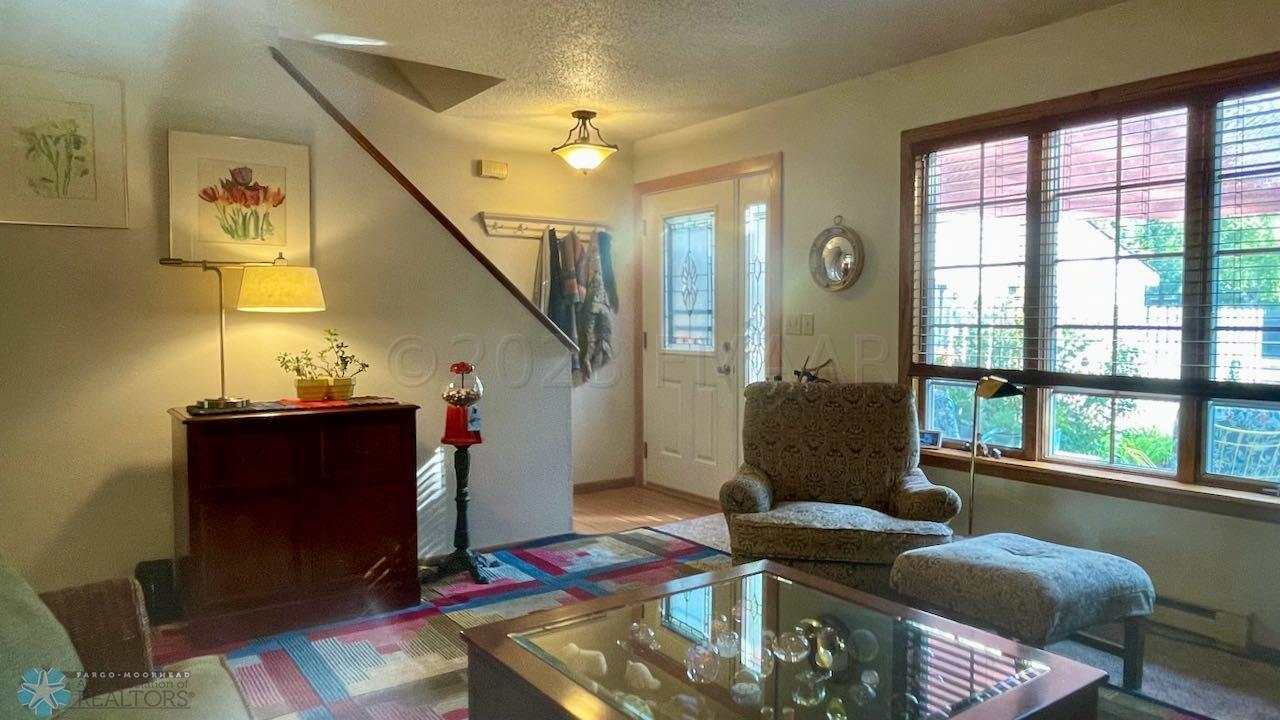 (9) Living Room