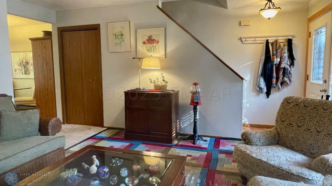 (11) Living Room