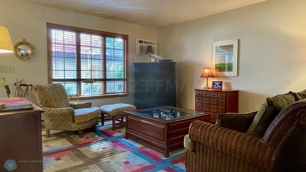 (12) Living Room