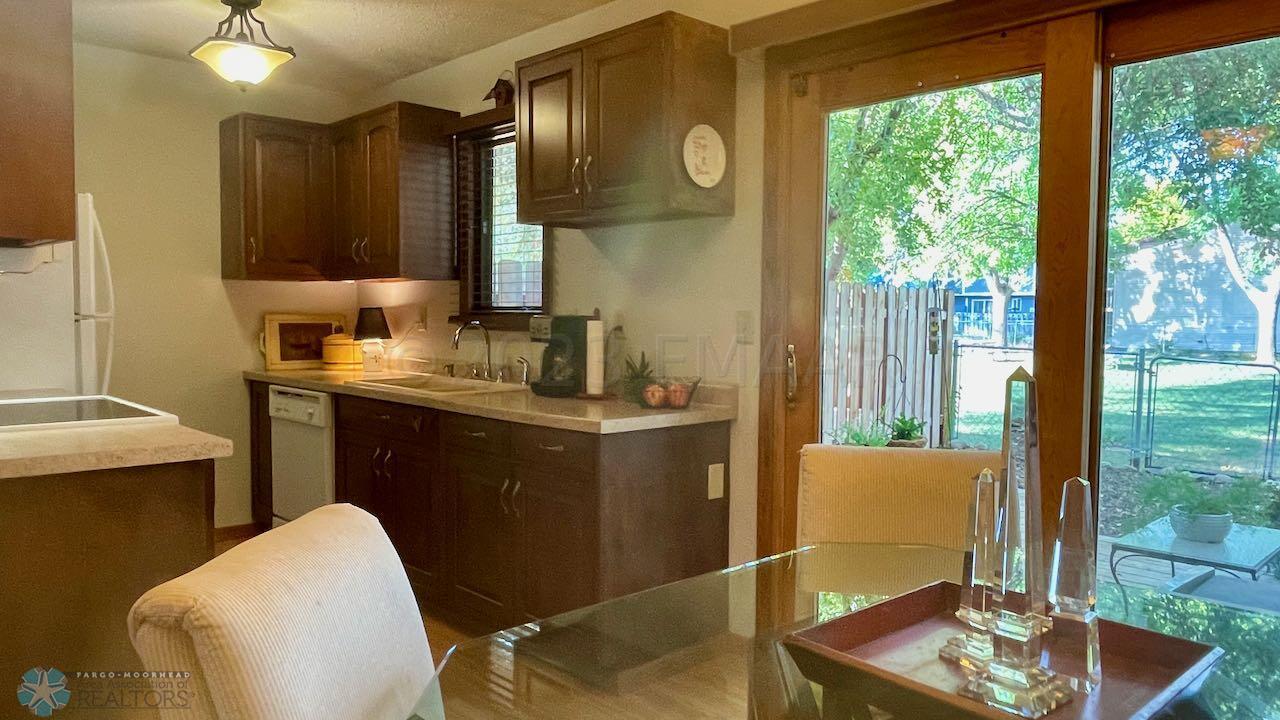 (14) Dining Kitchen
