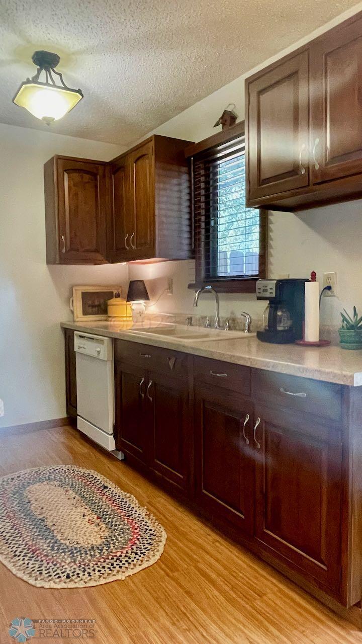 (17) Kitchen