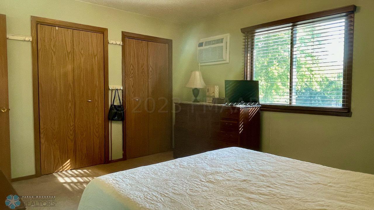 (20) Master Bedroom