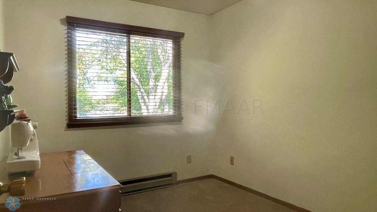 (22) Bedroom 3