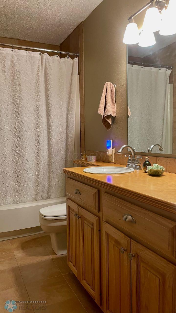 (23) Full Bath Upstairs