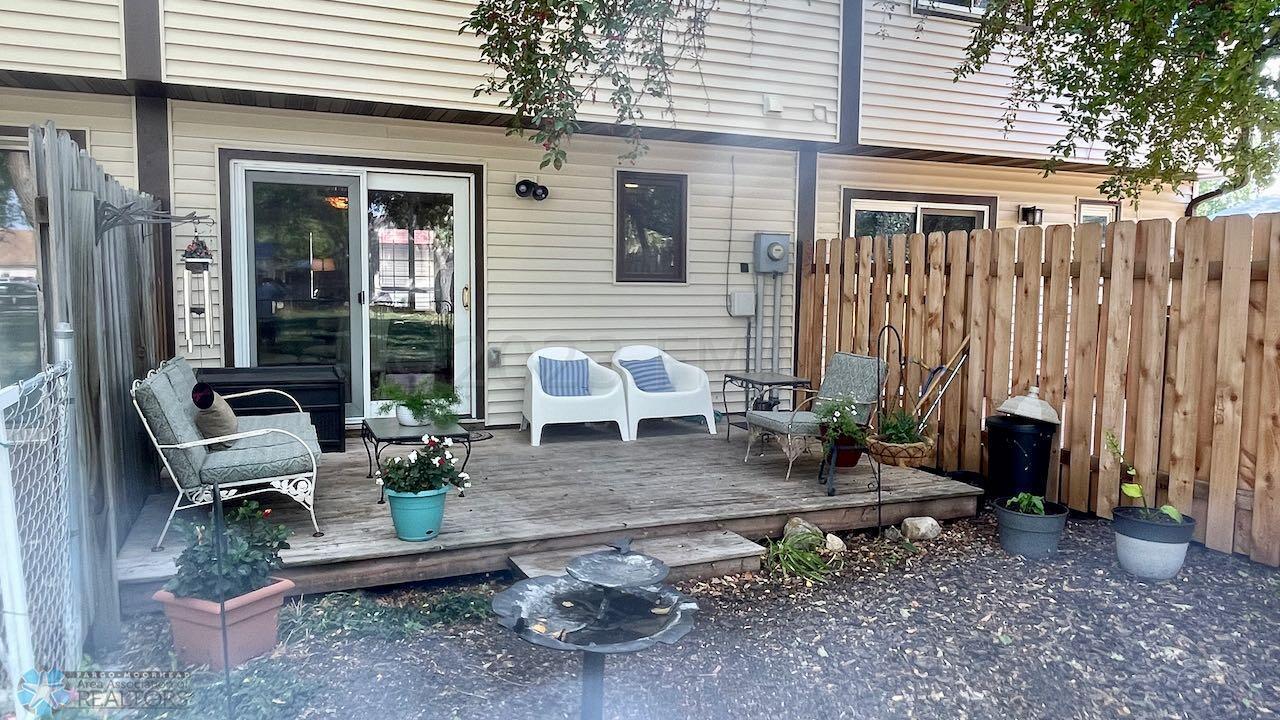 (25) Back Deck