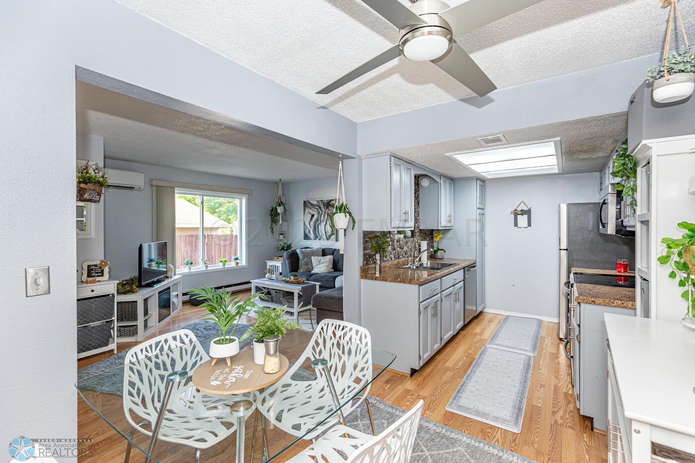 Kitchen & Dining Area