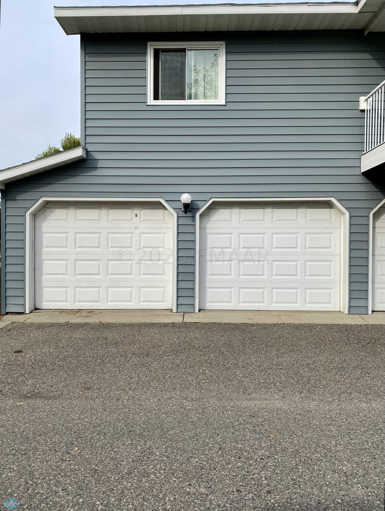 2 Garage Stalls