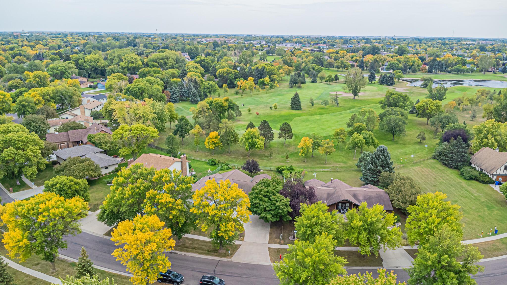 Backs to Prairiewood Golfcourse