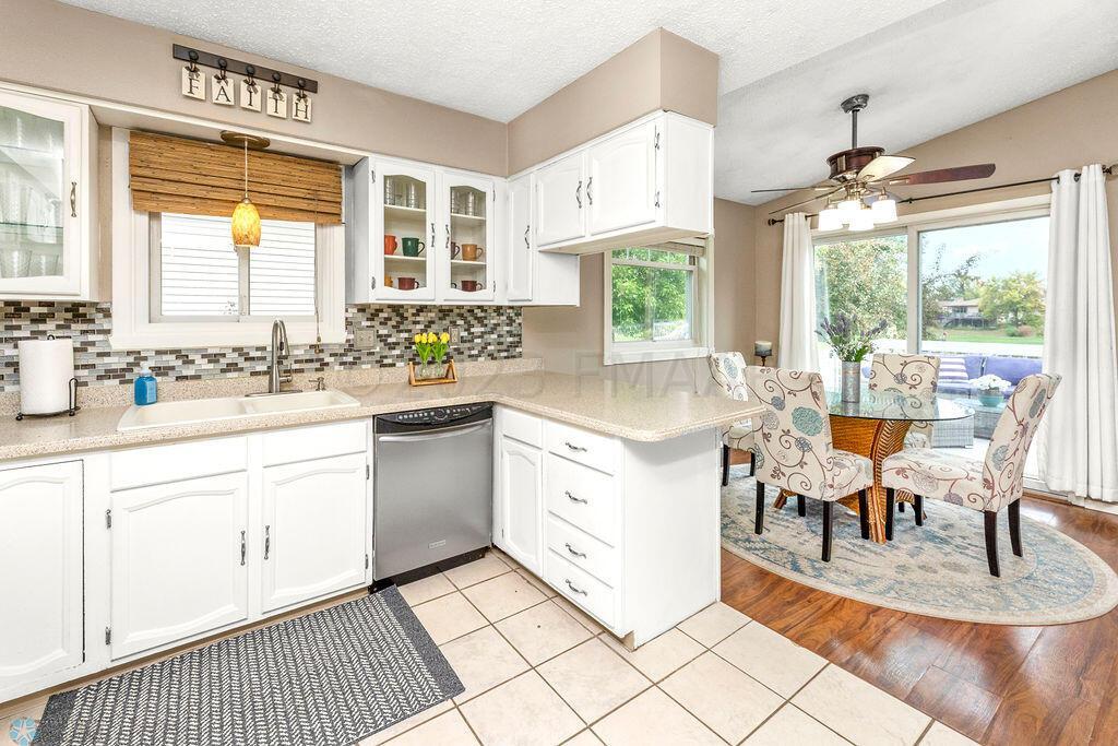 Kitchen & Dining