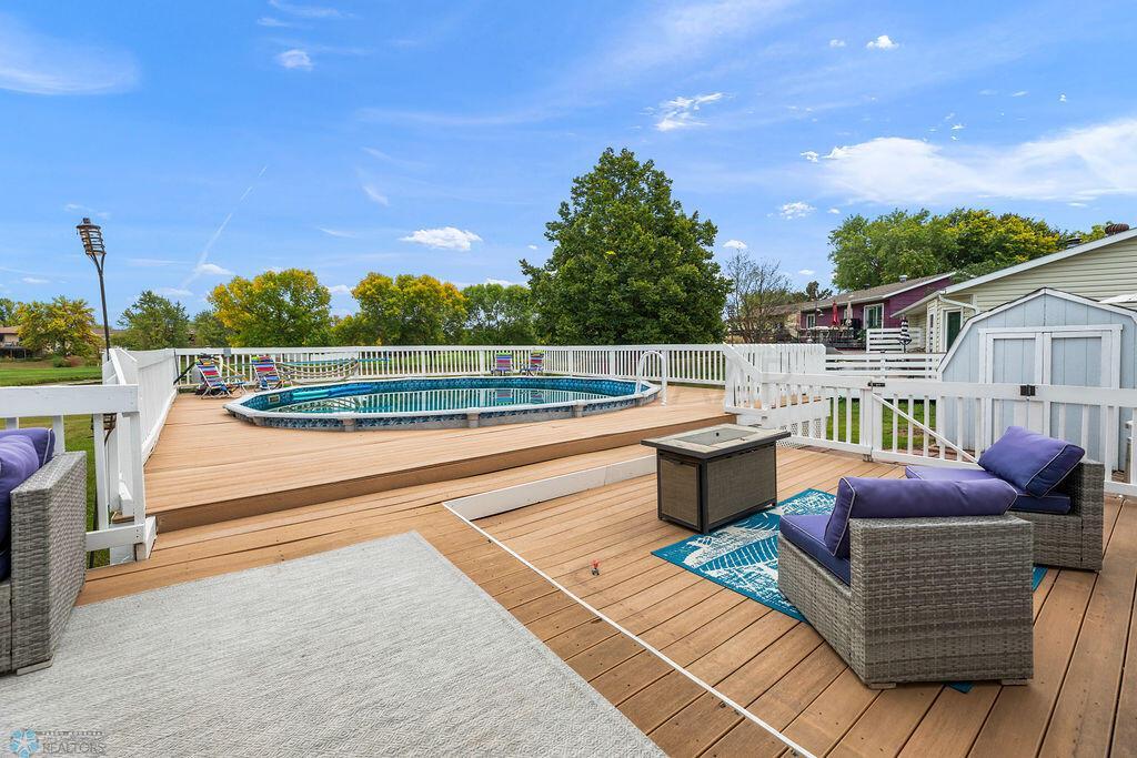Deck & Pool