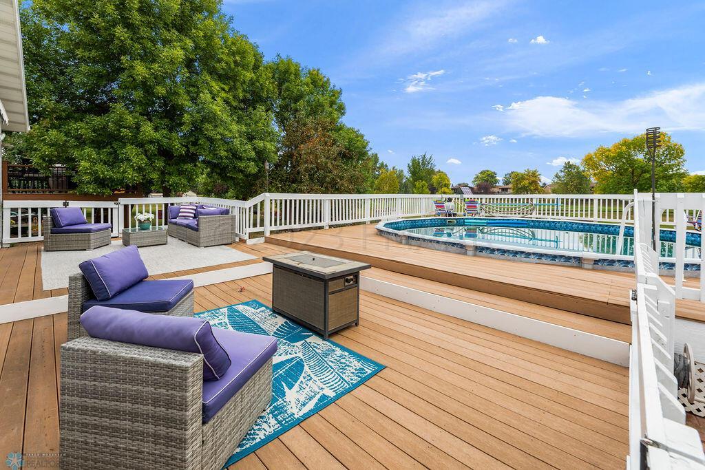 Deck & Pool