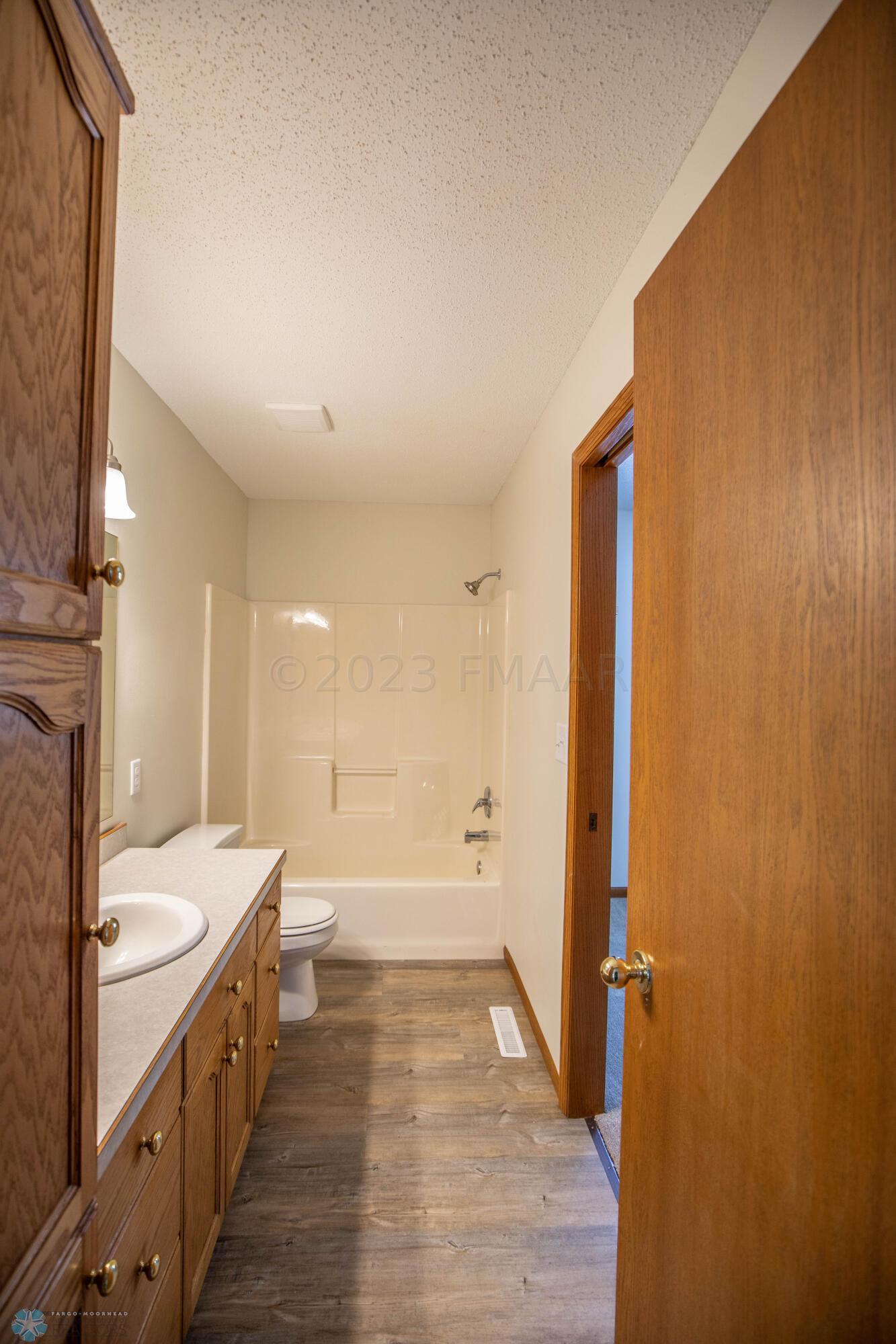 Full Hollywood Bathroom