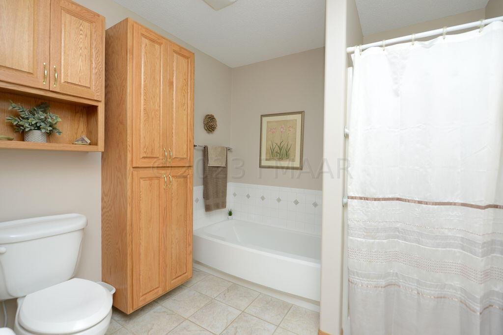 Primary Hollywood Bath
