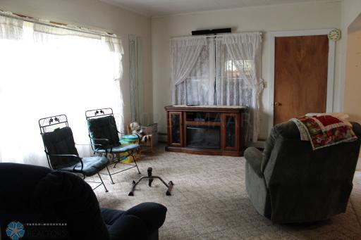 Living room (furnished)