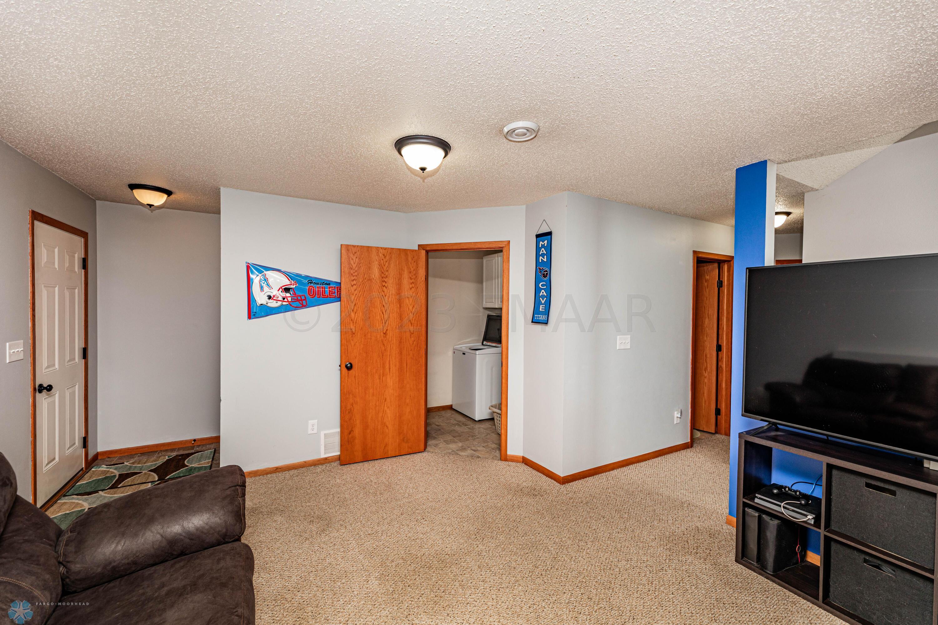 520449(15of32)