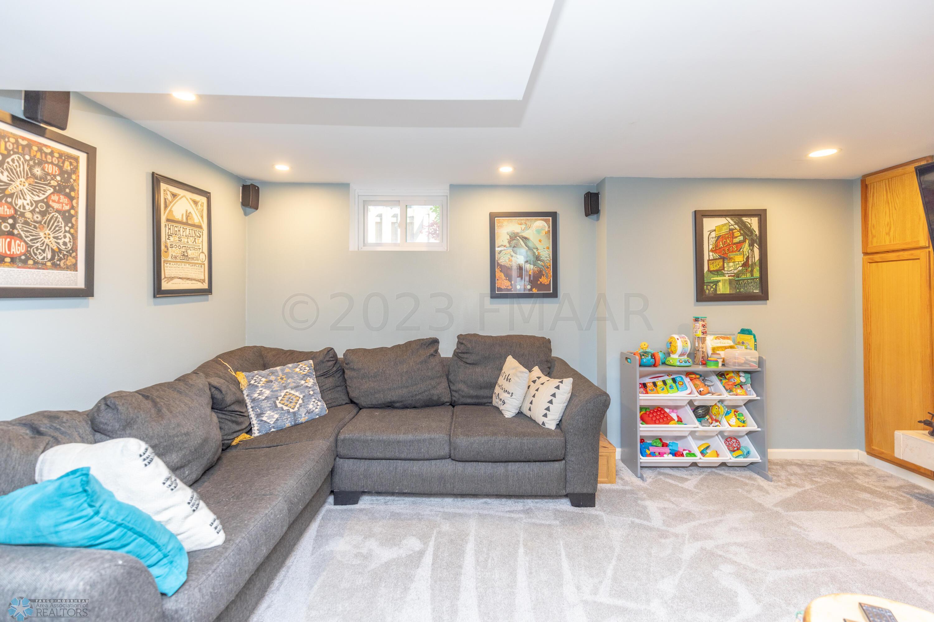 BASEMENT FAMILY ROOM