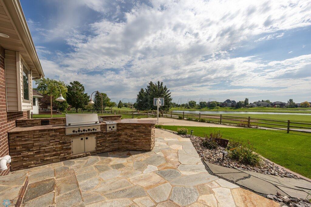 Outdoor Kitchen