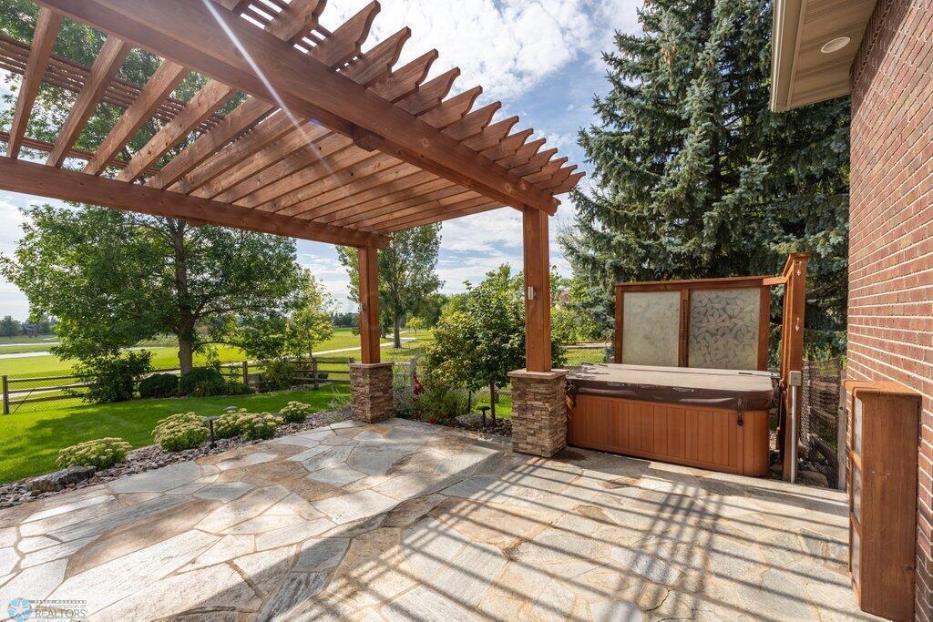 Hot Tub-Included