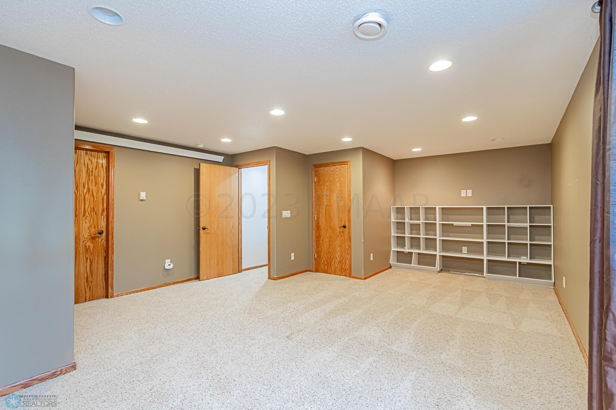 4391 52nd St S, Fargo, ND 58104-34