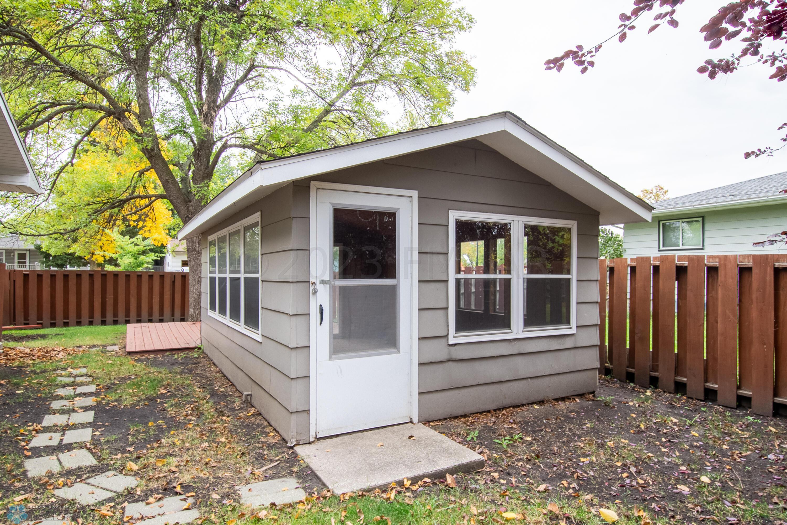 3 Season House