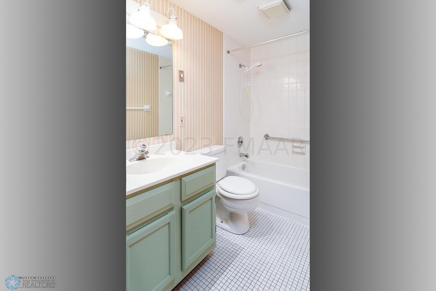 Hall full bathroom
