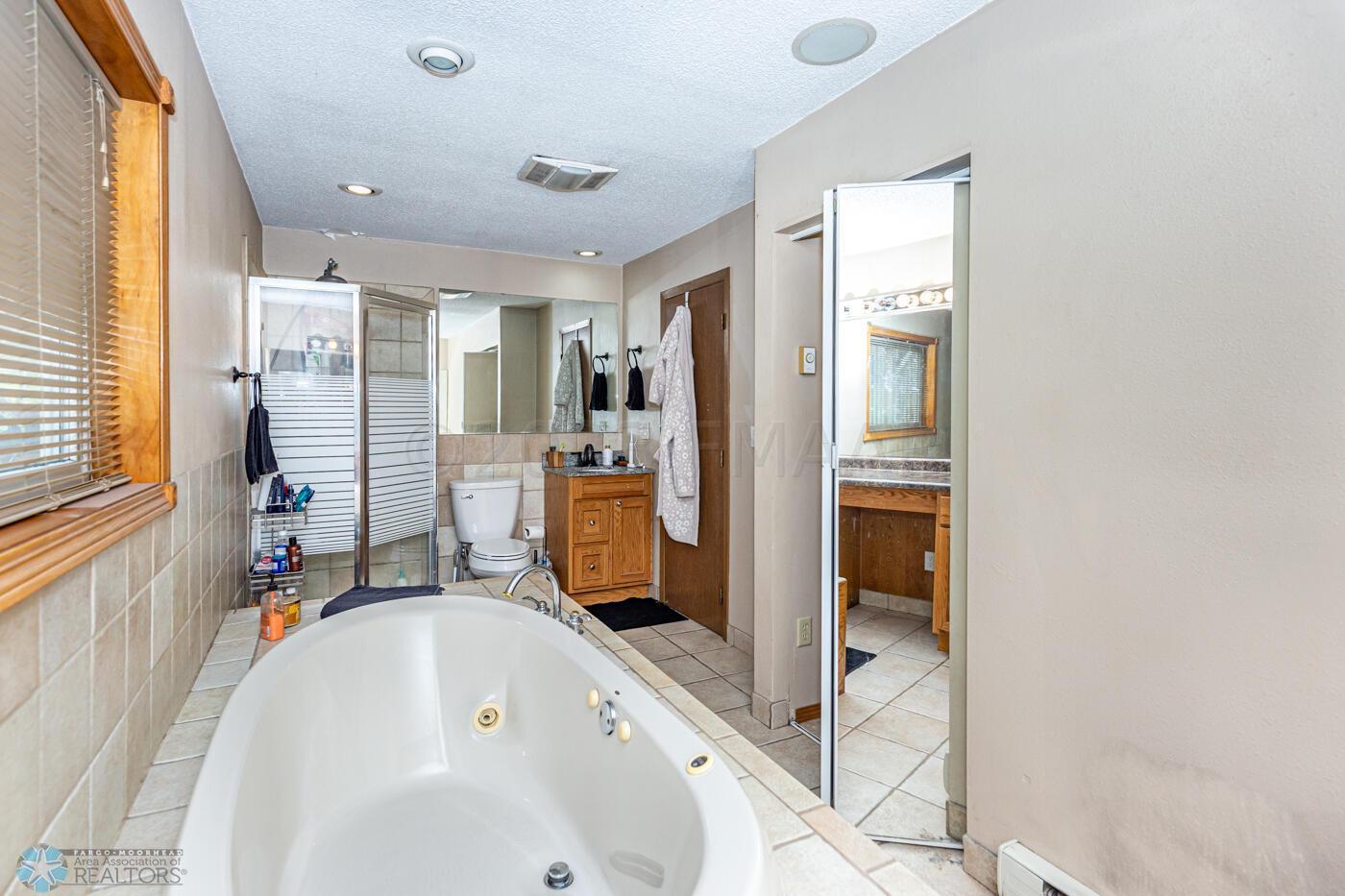 Jetted tub