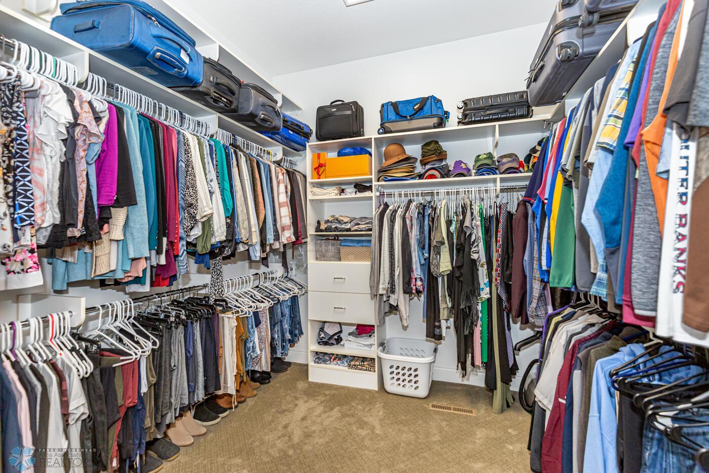 Walk-In-Closet